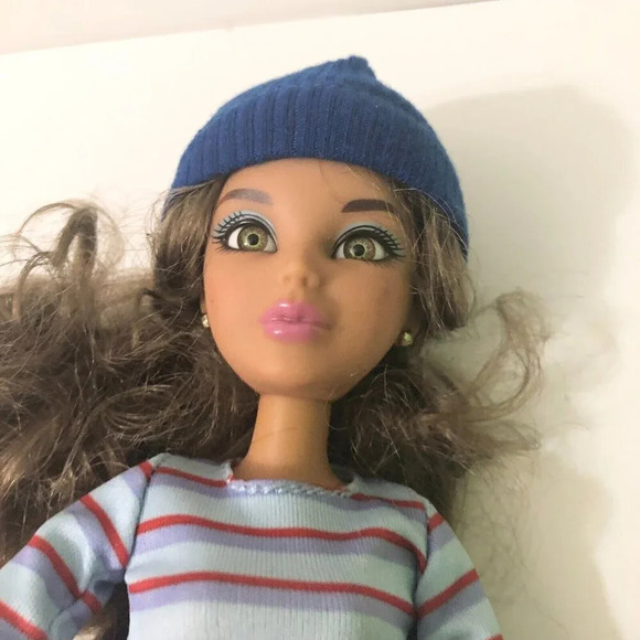 Liv Doll Katie with Brunette Wig with  Hat Articulated Doll - Picture 10 of 16